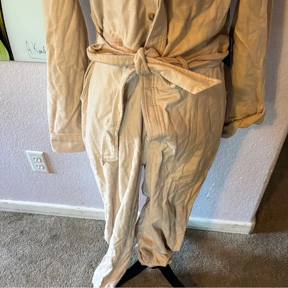 New jumpsuit size medium - Picture 3 of 6